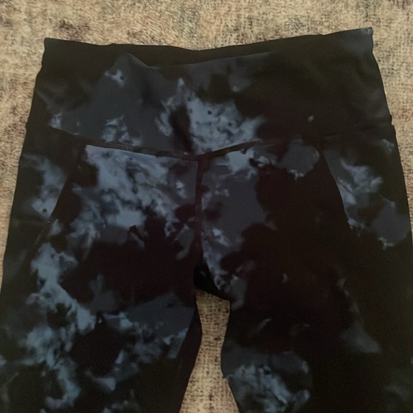 Sweaty Betty Power Leggings in Black and Blue Camo Full Length - Picture 2 of 6